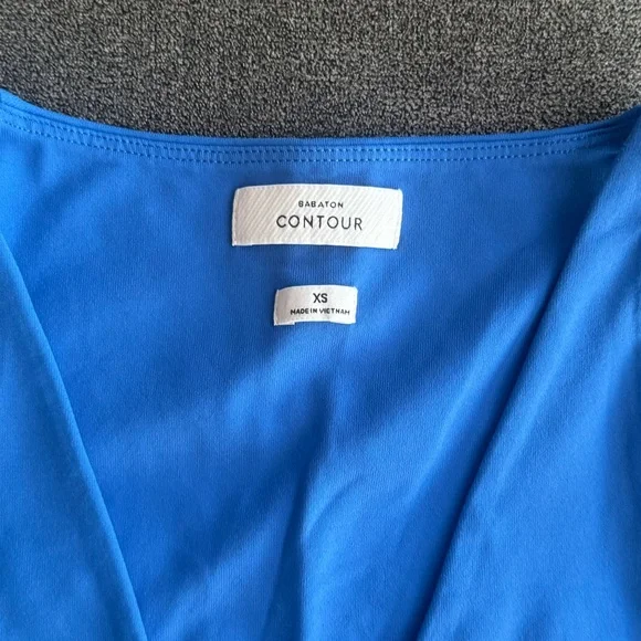 Aritzia Babaton CONTOUR V-NECK ROMPER XS - Picture 4 of 4